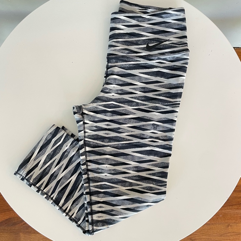 Nike Cropped Legging Size S